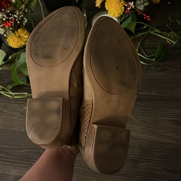 Madden Girl tan booties boots Women's 7.5 - Picture 7 of 7